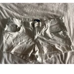 Gap Mid-Rise Denim Shorts - Beige Light Wash - 31R Cutoffs summer essentials